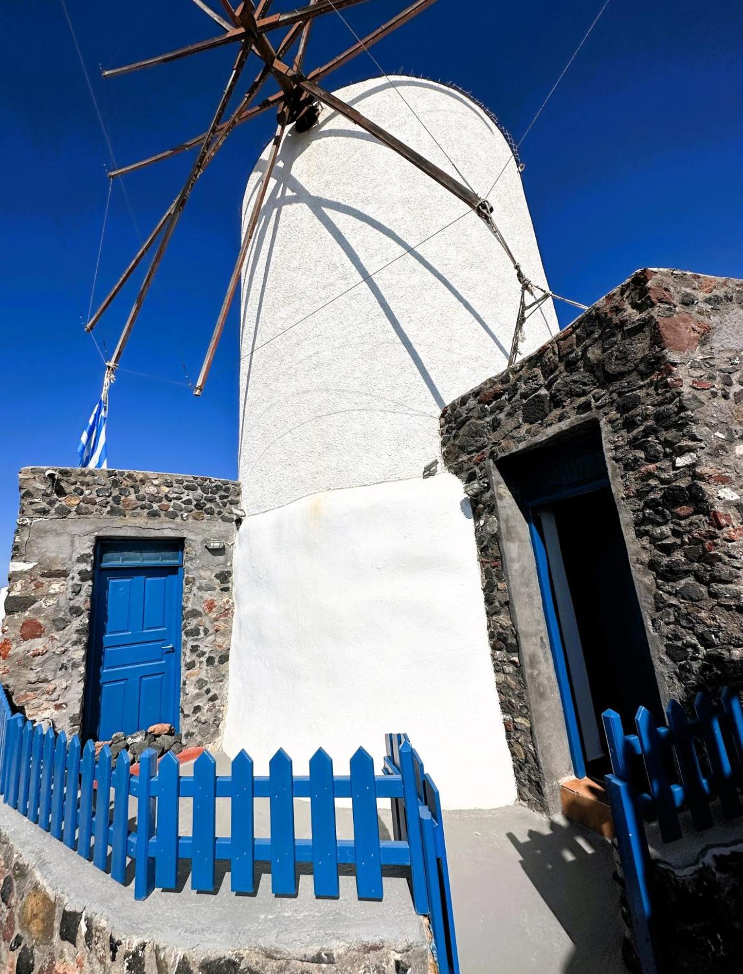 Lioyerma Windmill Villa With Outdoor Hot Tub Oía Zewnętrze zdjęcie